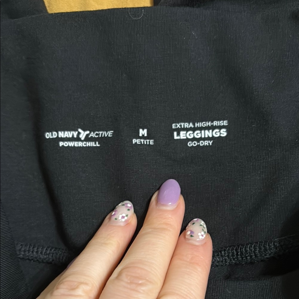 Old Navy Active Black Leggings - Picture 2 of 2